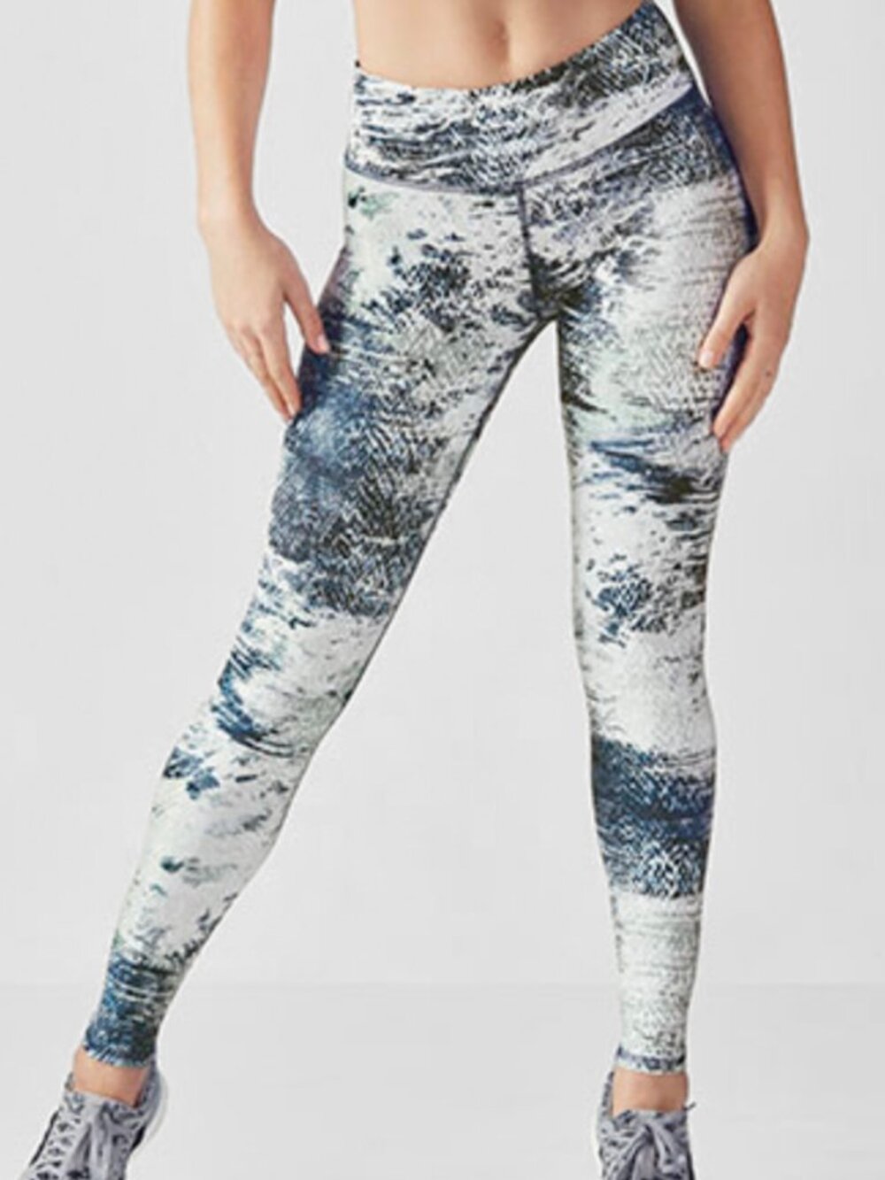 Fabletics SMALL PowerHold Mid-Rise Inside Pocket Capri Leggings FOSSIL/SNAKE